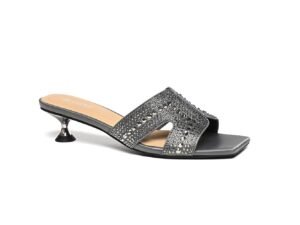 Heeled sandal with an elegant and modern design